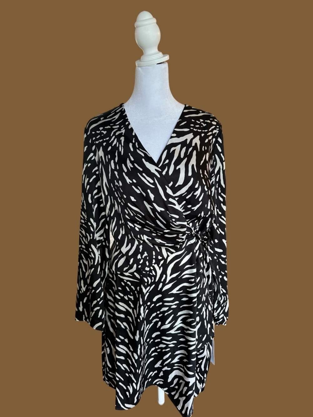 NWT Donna Morgan Black and White Printed Wrap-Style Women's Dress